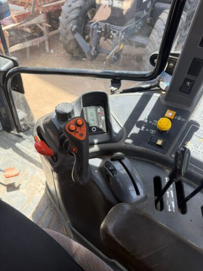 New Holland TM165