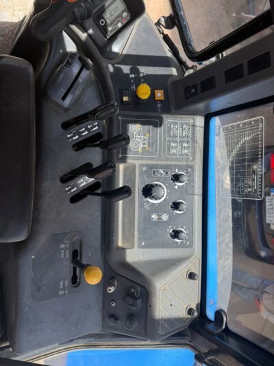New Holland TM165